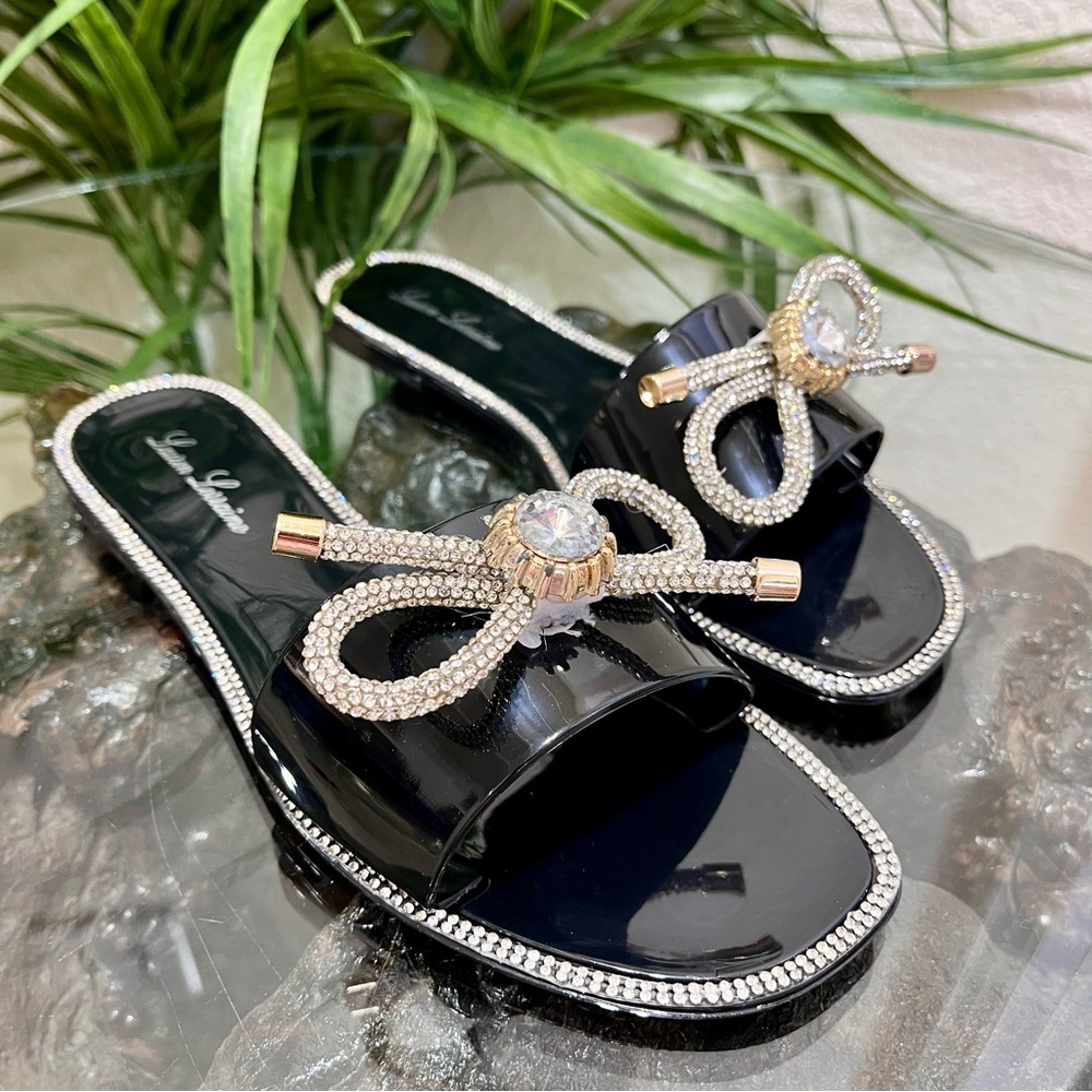 🔥NWT🔥 LAUREN LORRAINE Black Jelly Bling
Bow Sandal/Slides Size 6.5
